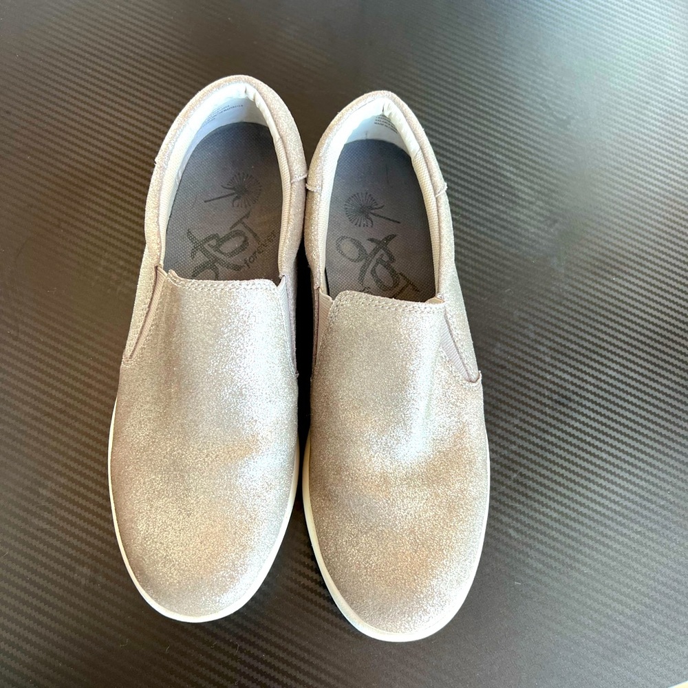 OTBT silver sneakers 8.5